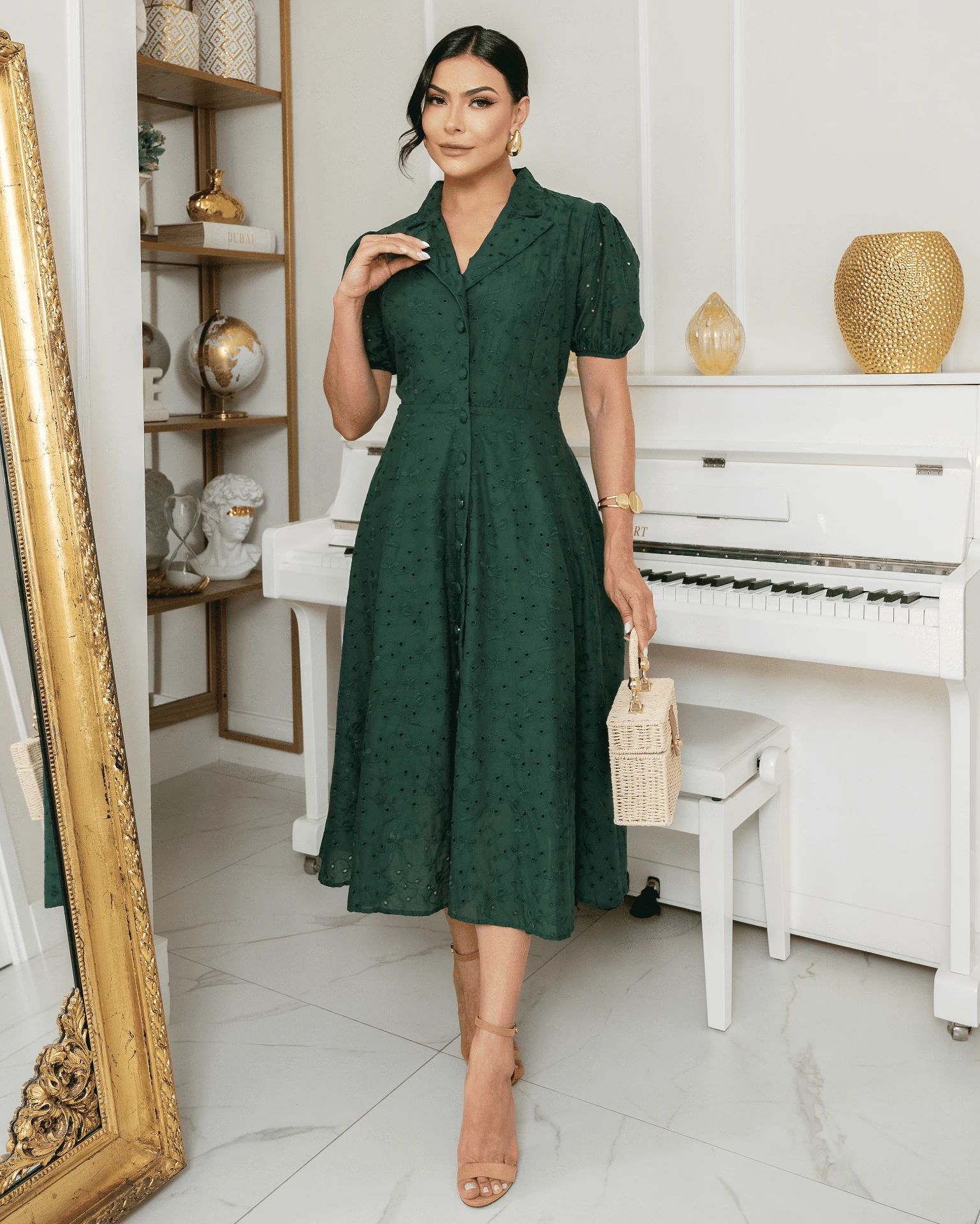 Vestido Aline Tecido Lese Gola V , Manga Bufante Leve