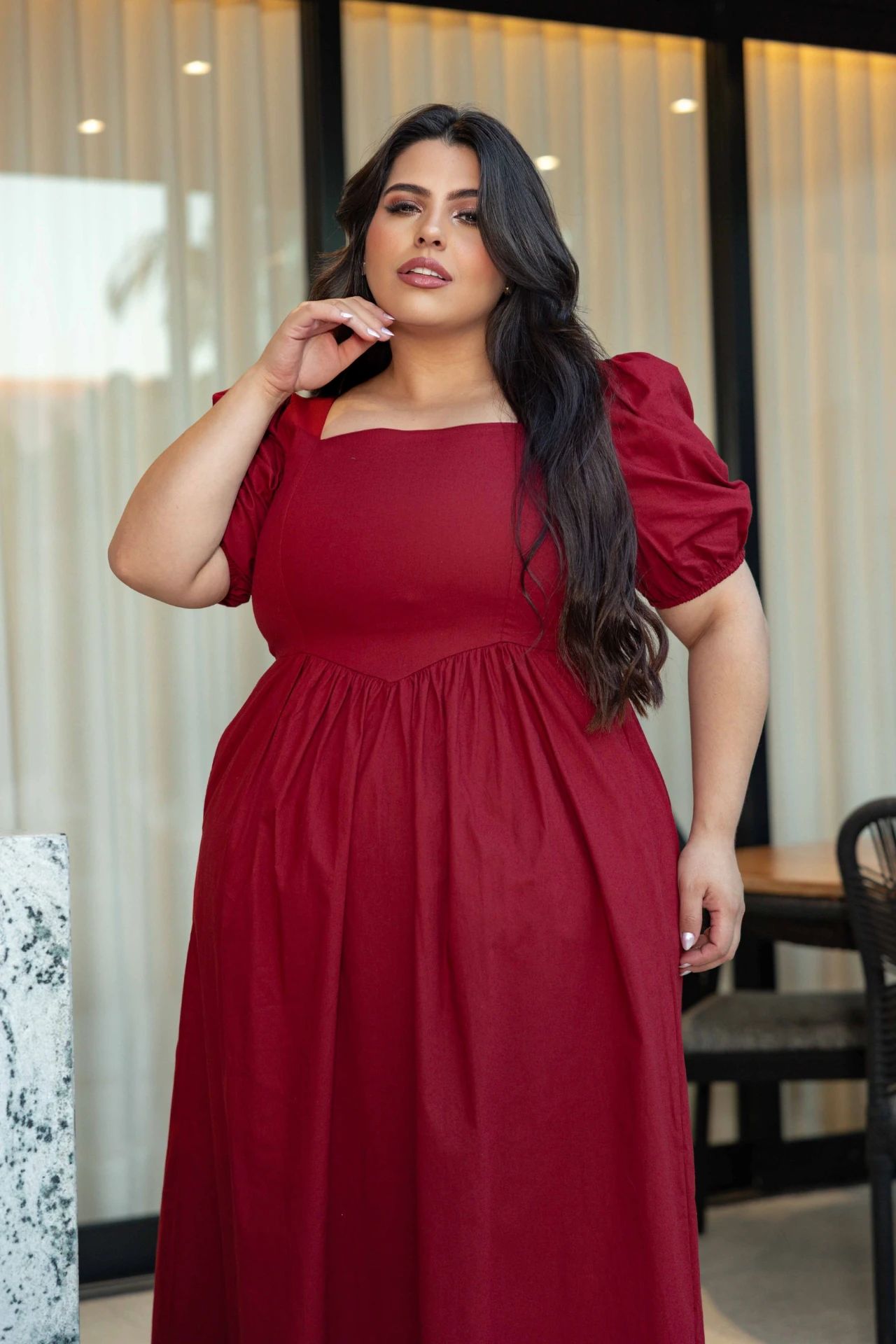 Vestido Cloe Tricoline com Mangas Bufantes e Látex nas Costas 
